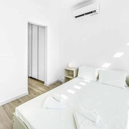 Azure Seaview Garnet Вилла