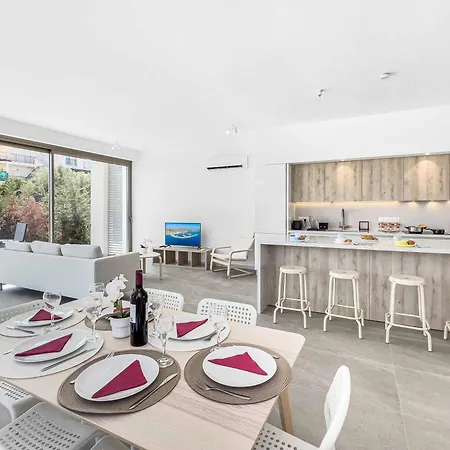 Villa Azure Seaview Garnet *