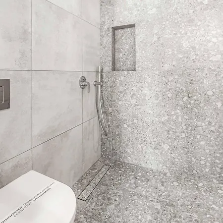 Azure Seaview Garnet *